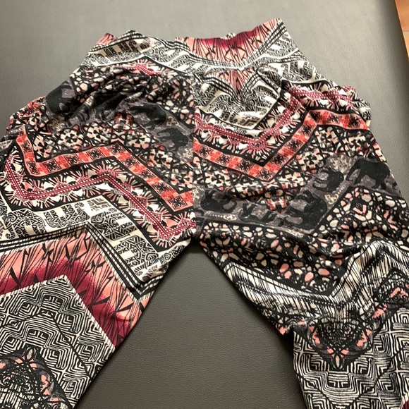 Hot Kiss Leggings Size Medium - Picture 6 of 7